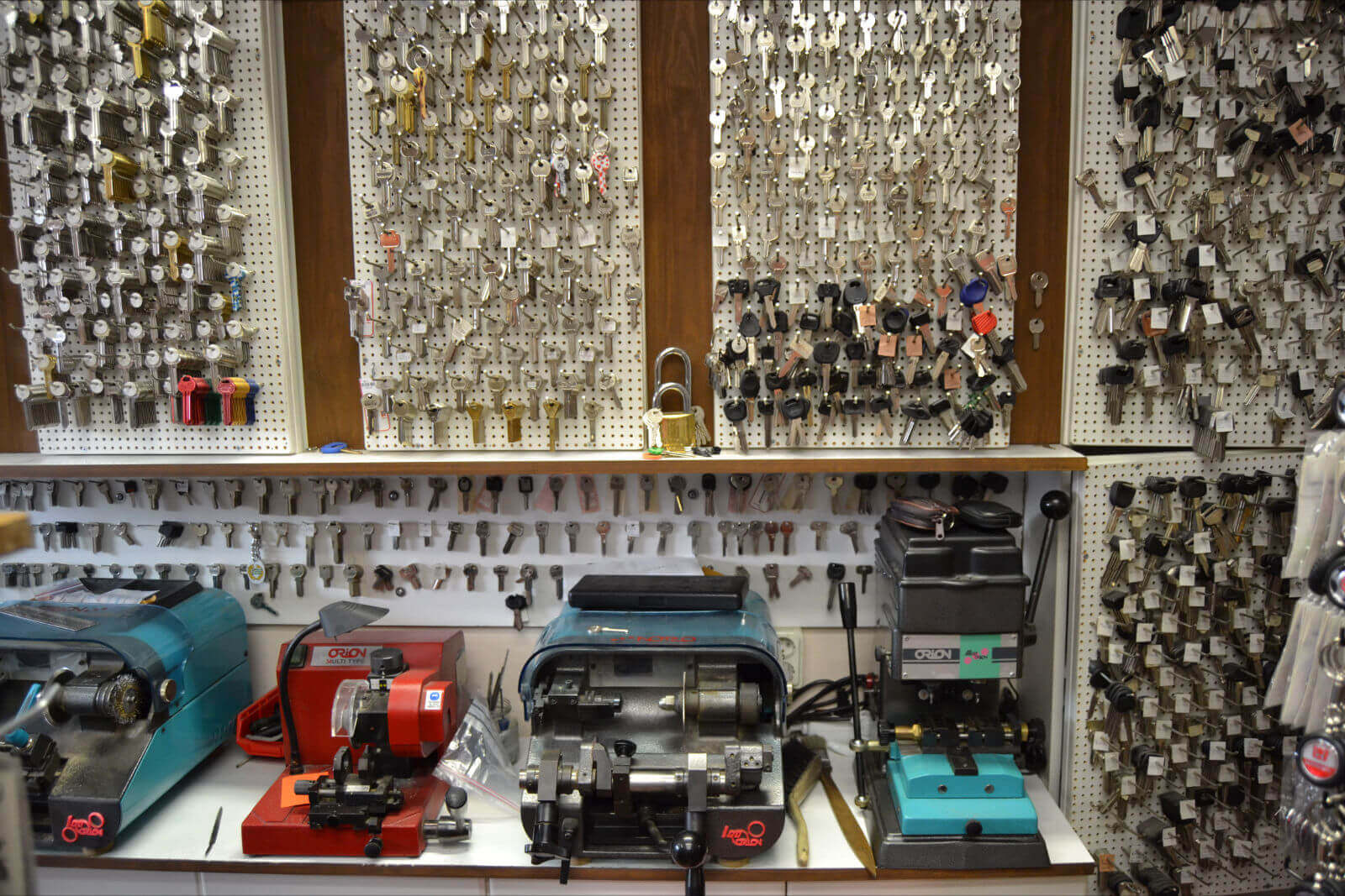 Nyckelkopiering och bilnycklar i Upplands Väsby