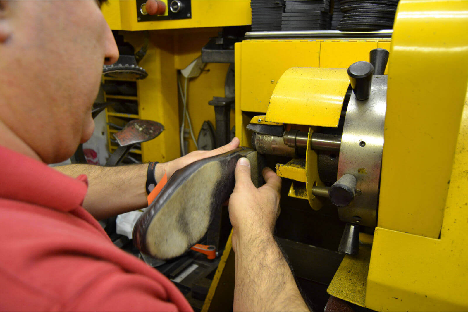 Professionell skoservice och klackning av skor i Upplands Väsby